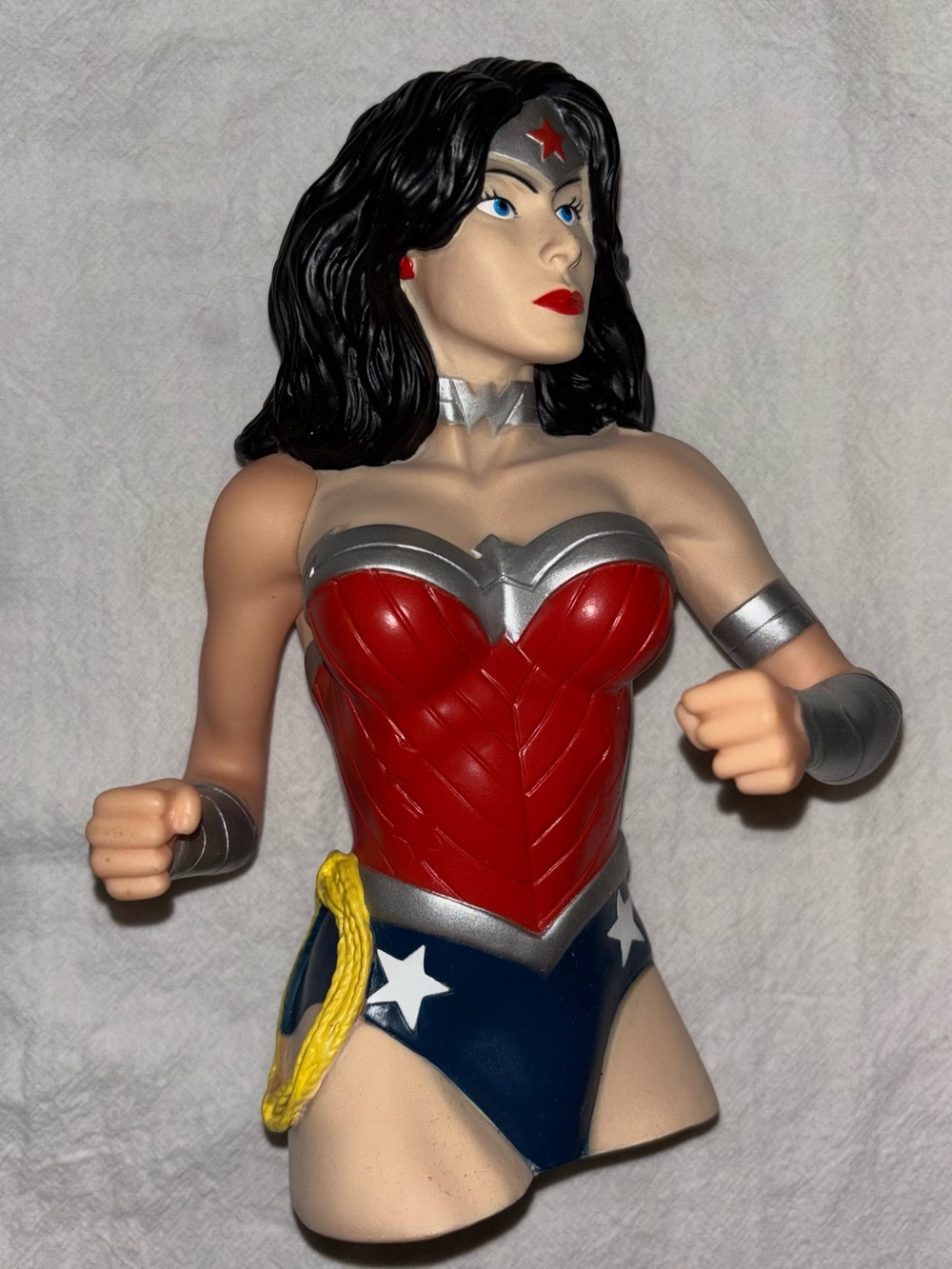 Wonder Woman Monogram DC Comics Justice League The New 52 Vinyl Bust Bank New